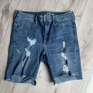 Universal Thread High Rise Bermuda 10, 10/30R